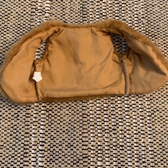 American Girl Dill Brown Fur Vest. Excellent Condition - Picture 2 of 3